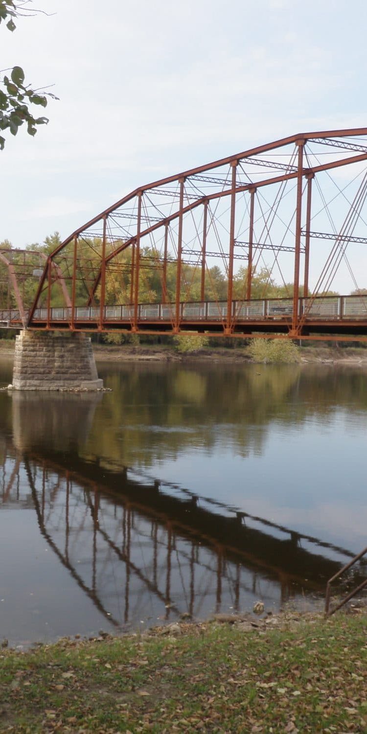 Sutliff Bridge spanning the Cedar River